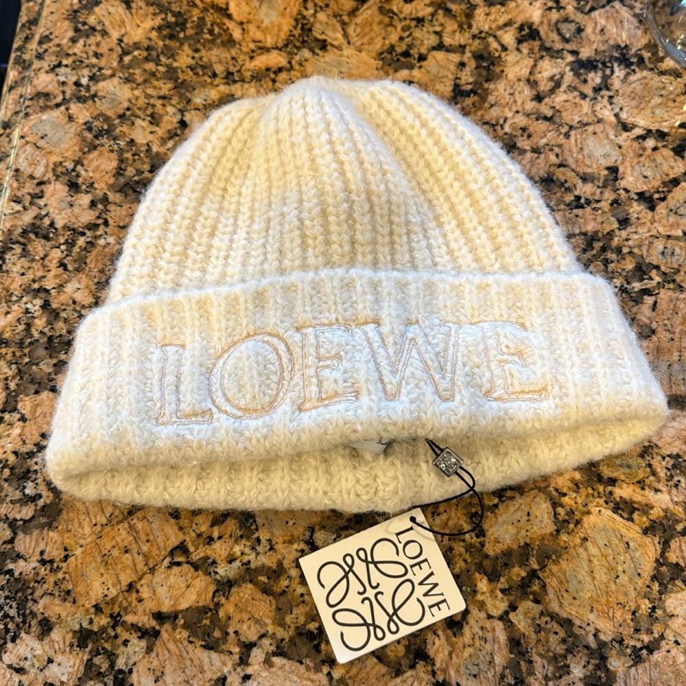 Loewe cream beanie